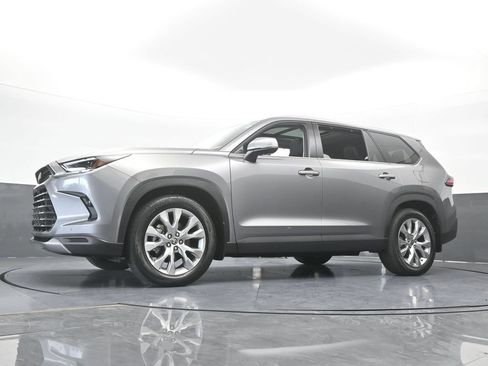 Used 2025 Toyota Grand Highlander AWD image 59