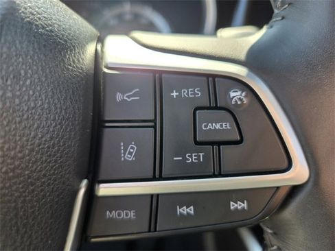 Used 2023 Toyota Highlander XLE image 31