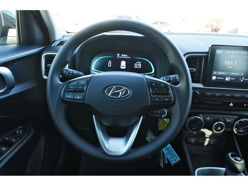 Certified 2025 Hyundai Venue SE image 14