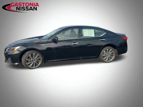 Used 2024 Nissan Altima 2.5 SL image 2