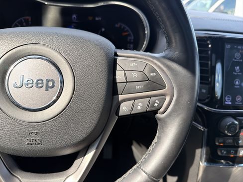 Used 2020 Jeep Grand Cherokee Overland AWD/4WD image 22