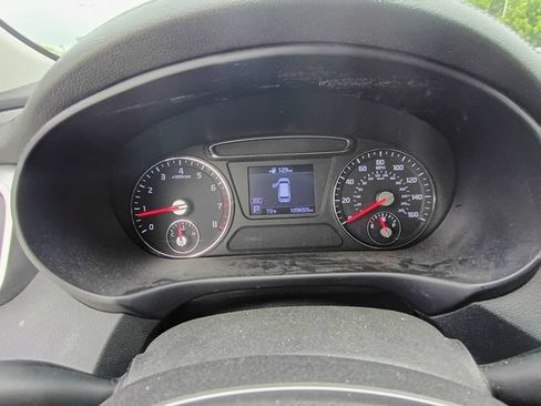 Used 2020 Kia Sorento LX FWD image 19