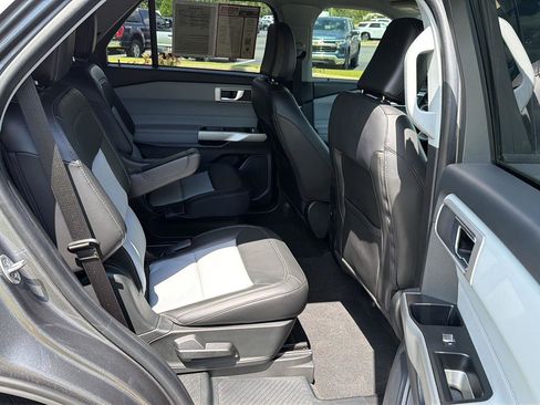 Used 2022 Ford Explorer XLT w/ Equipment Group 202A RWD image 13