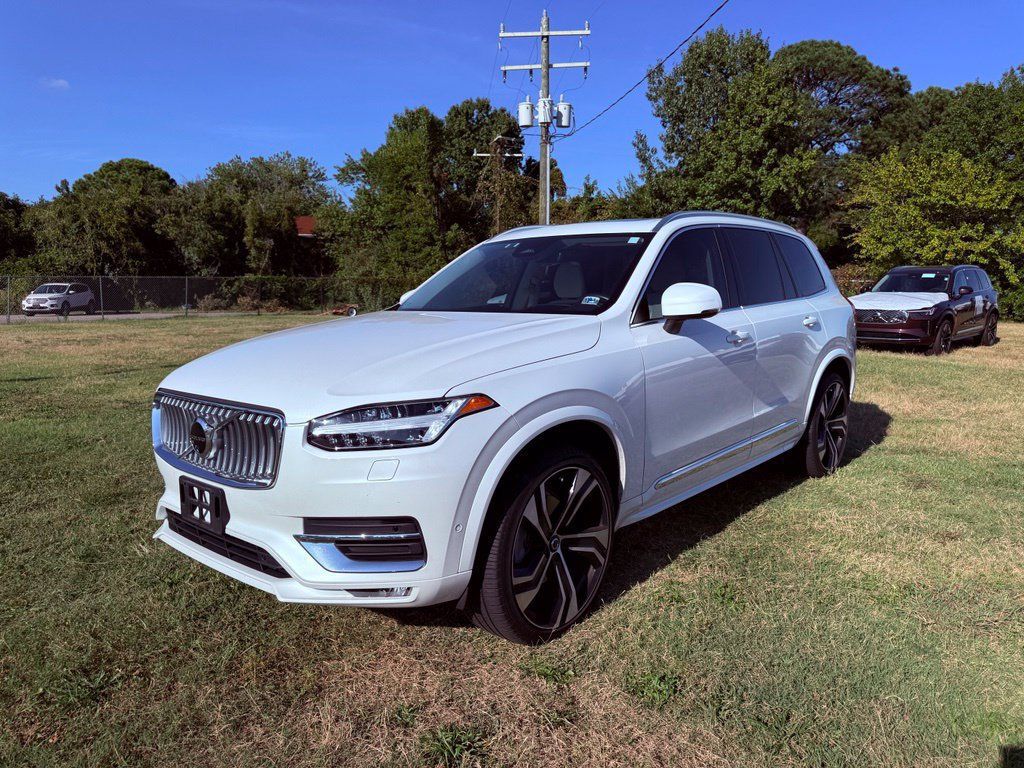 Used 2025 Volvo XC90 B5 Ultra w/ Lounge Package AWD/4WD image 3
