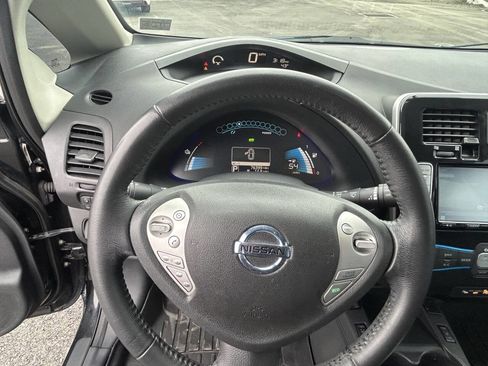 Used 2015 Nissan Leaf SL w/ Premium Package image 11