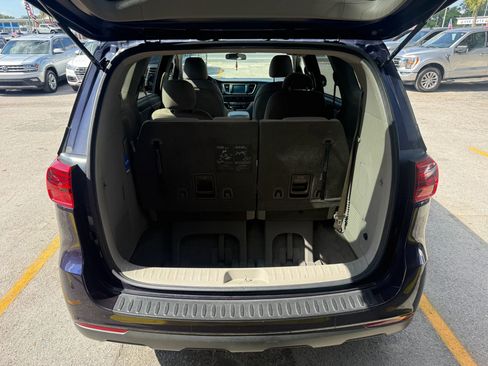 Used 2020 Kia Sedona LX image 7