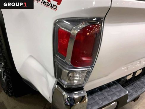 Certified 2020 Toyota Tacoma TRD Off-Road image 29