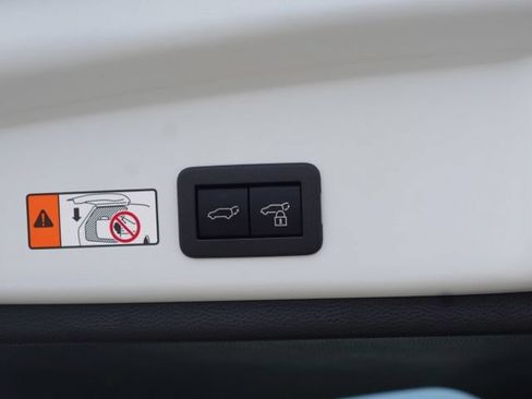 Used 2025 Toyota Corolla Cross XLE w/ Convenience Package FWD image 47