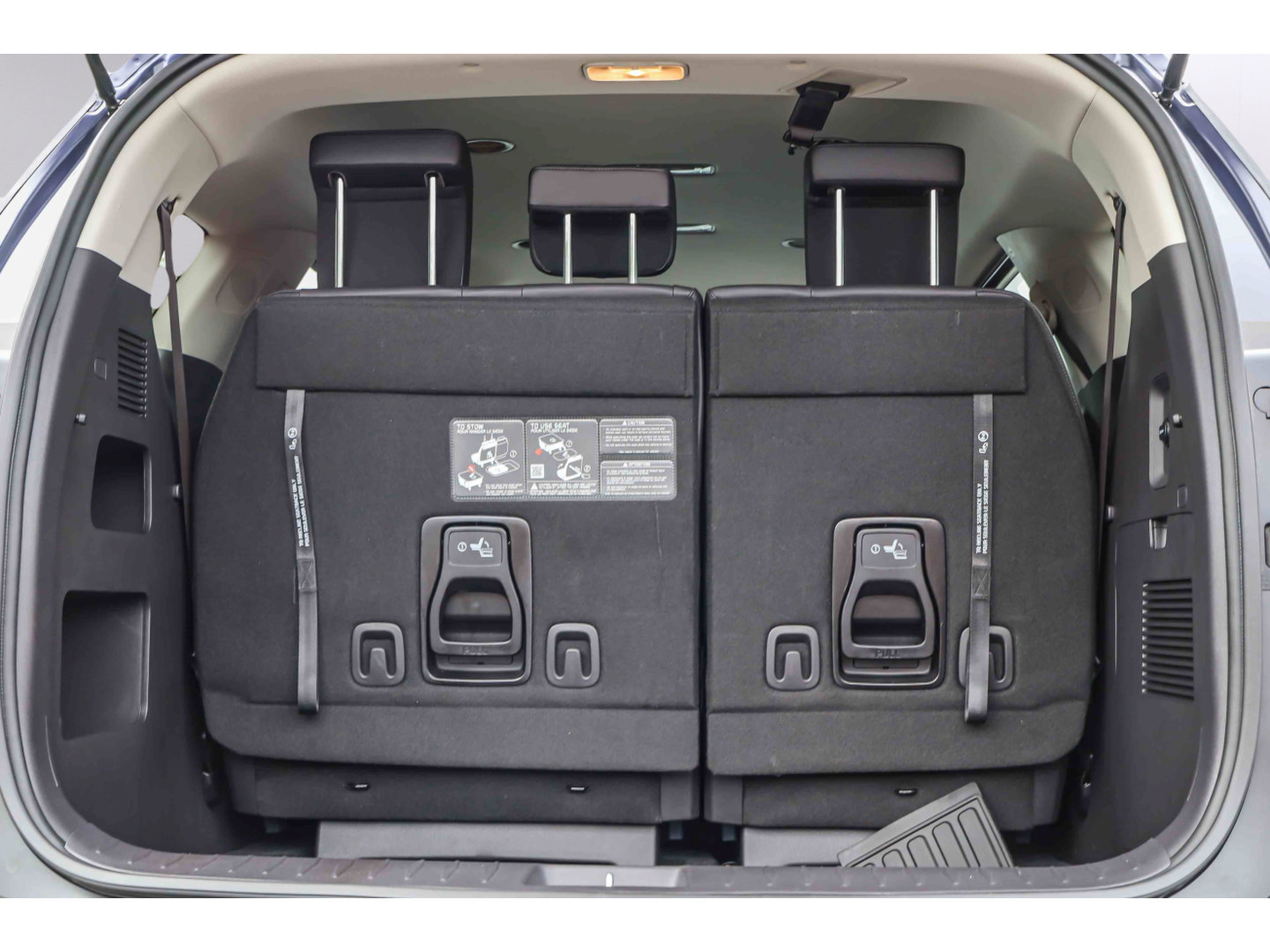 Used 2026 Kia Carnival FWD image 24