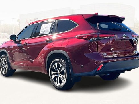 Used 2021 Toyota Highlander XLE image 4