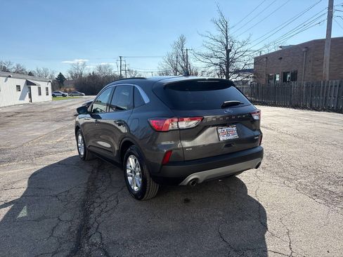 Used 2020 Ford Escape SE image 3