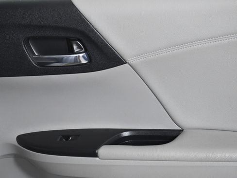 Used 2017 Honda Accord EX-L image 25