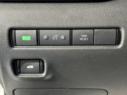 Used 2023 Nissan Sentra SR w/ SR Premium Package FWD image 26