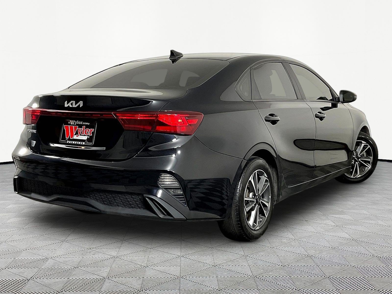 Used 2024 Kia Forte LXS w/ LXS Technology Package FWD image 6