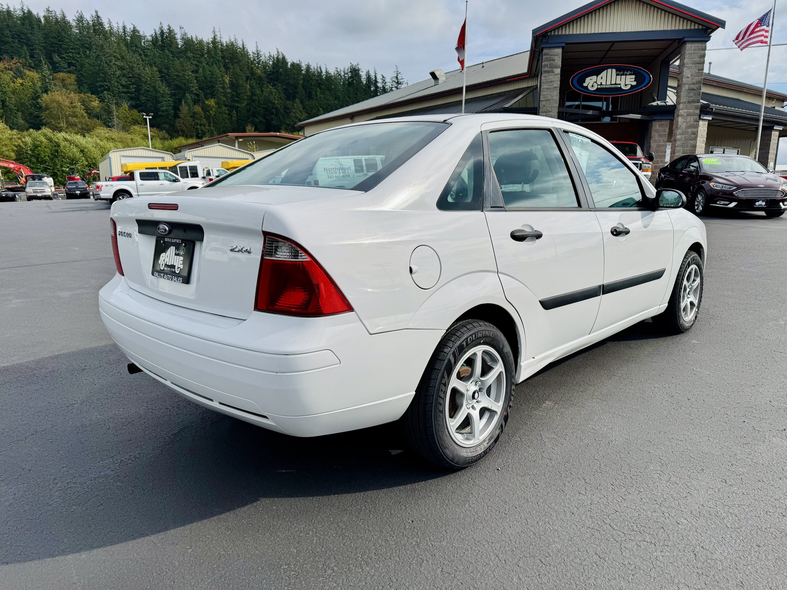 Used 2005 Ford Focus S FWD image 4