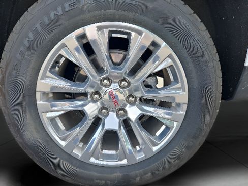 Used 2025 GMC Yukon XL Denali AWD/4WD image 30