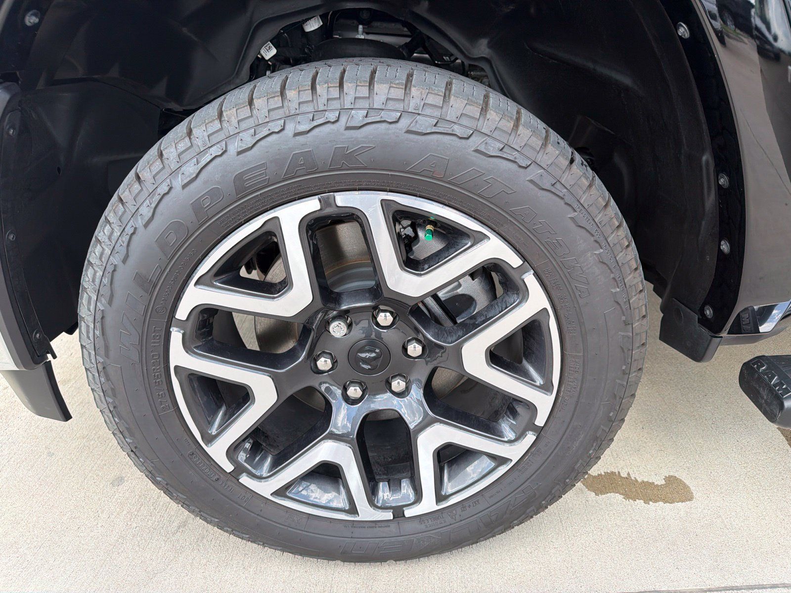 Used 2026 RAM 1500 Laramie w/ Off Road Group AWD/4WD image 12