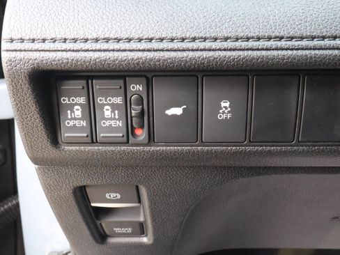 Used 2025 Honda Odyssey Sport-L image 16
