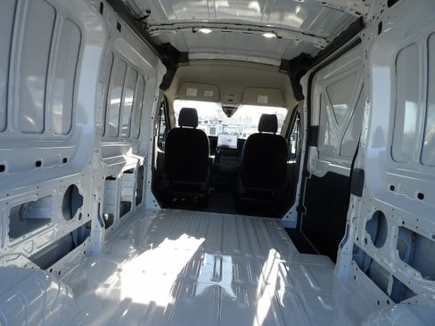 New 2026 Ford Transit 250 148 Medium Roof RWD image 7