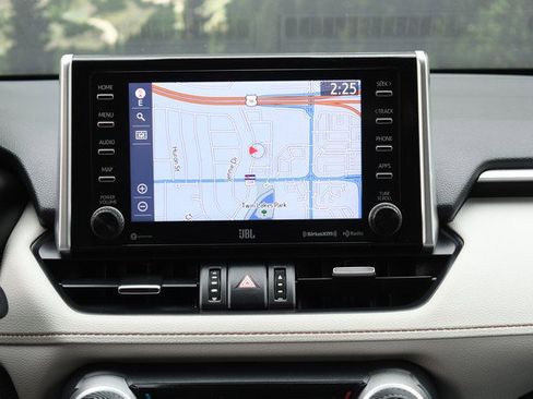 Used 2020 Toyota RAV4 Limited image 21