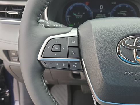 New 2026 Toyota Highlander Platinum AWD/4WD image 18