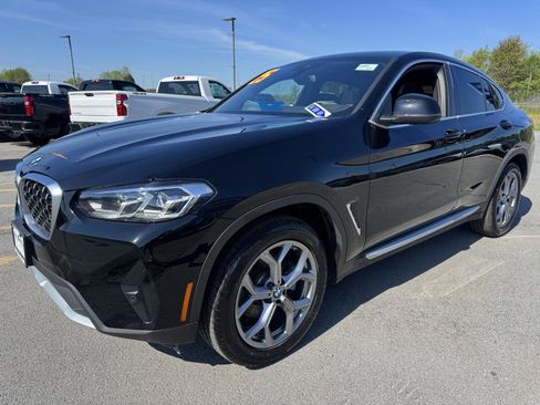 Used 2025 BMW X4 xDrive30i AWD/4WD image 3