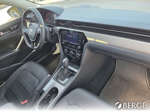 Used 2021 Volkswagen Passat 2.0T SE image 31