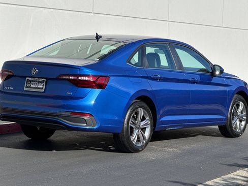 Used 2024 Volkswagen Jetta SE image 4