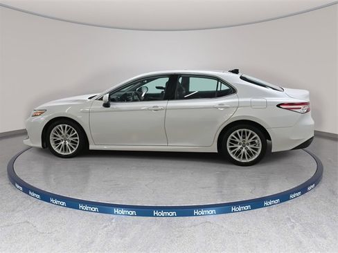 Used 2020 Toyota Camry XLE image 9