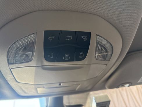 Used 2023 Chrysler Voyager LX image 28