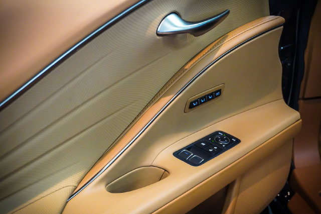 Certified 2022 Lexus LC 500 Convertible RWD image 12
