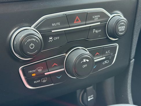 Used 2023 Dodge Charger SXT w/ Blacktop Package image 36