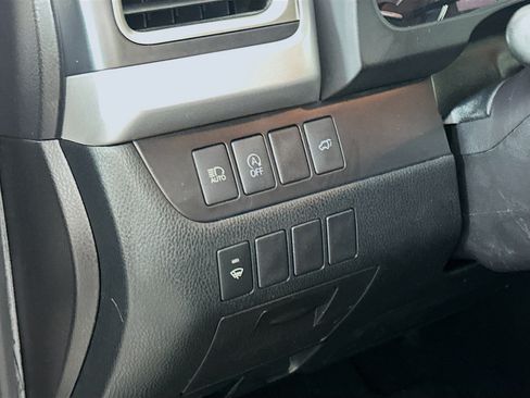 Used 2019 Toyota Highlander XLE FWD image 17