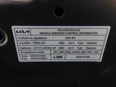 Certified 2025 Kia Telluride LX image 28