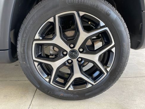 Used 2025 Jeep Compass Limited image 31