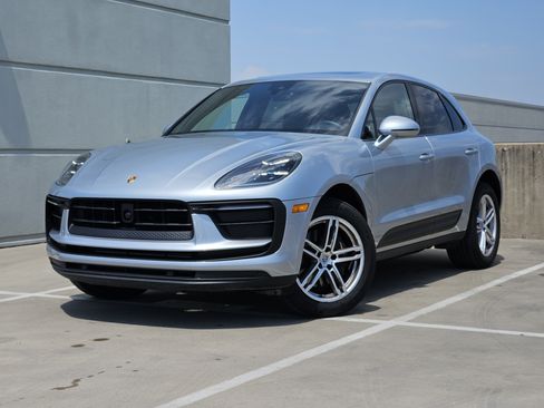 Certified 2026 Porsche Macan AWD/4WD image 1