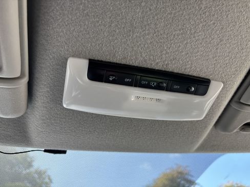 Used 2019 Nissan Kicks SV FWD image 20