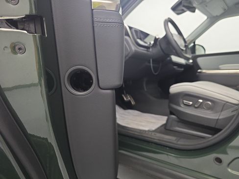 Used 2024 Rivian R1S Adventure AWD/4WD image 32