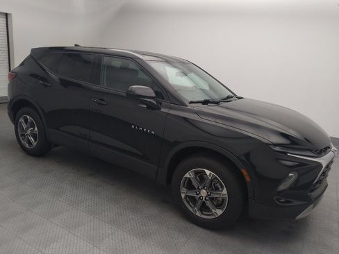 Used 2025 Chevrolet Blazer LT FWD image 11