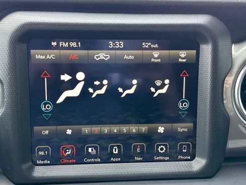 Used 2023 Jeep Gladiator Overland AWD/4WD image 18
