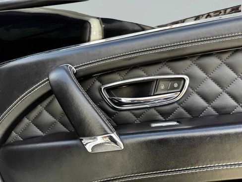 Used 2017 Bentley Bentayga image 46