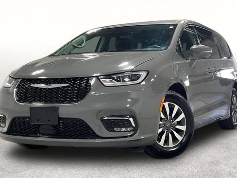 Used 2022 Chrysler Pacifica Touring-L FWD image 14