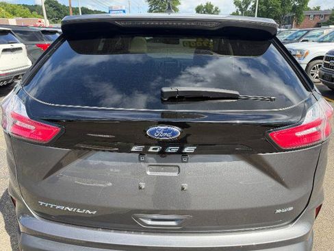 Certified 2022 Ford Edge Titanium AWD/4WD image 6