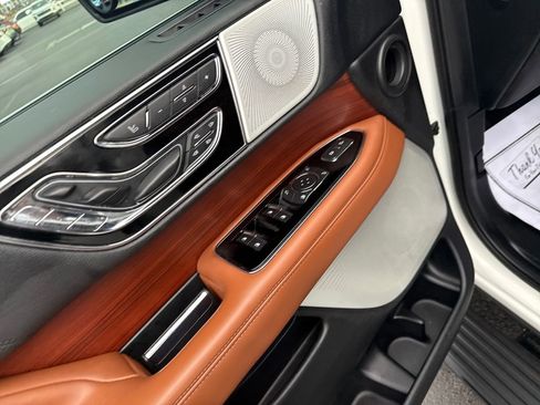 Used 2021 Lincoln Navigator Reserve image 13