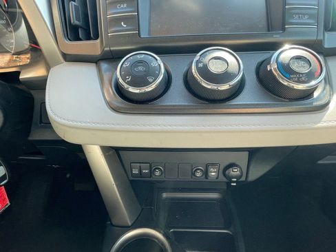 Used 2015 Toyota RAV4 LE image 16