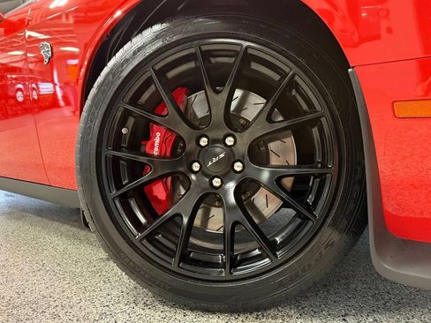 Used 2016 Dodge Challenger SRT Hellcat RWD image 9