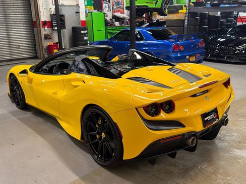 Used 2021 Ferrari F8 Tributo RWD image 12