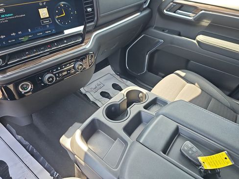 Used 2023 Chevrolet Silverado 1500 LT AWD/4WD image 22