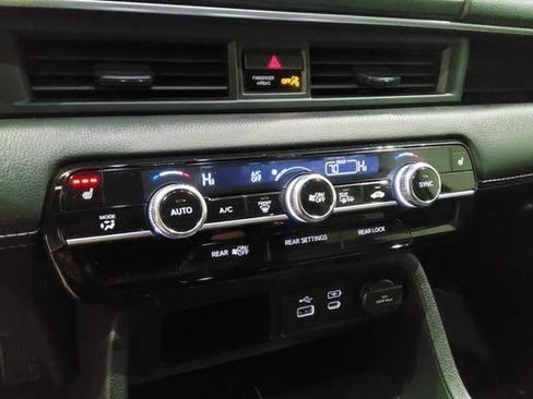 Used 2023 Honda Pilot Touring image 21