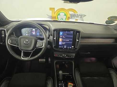 Used 2022 Volvo XC40 T5 R-Design w/ Advanced Package image 13